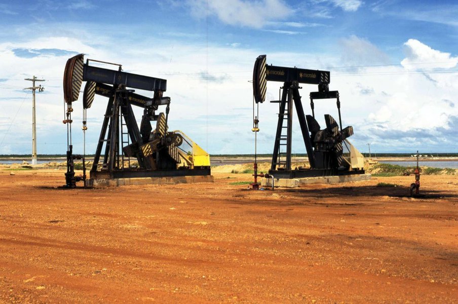 O Estado de Sergipe recebeu no mês de julho de 2017 R$ 5,8 milhões referentes ao pagamento de royalties do petróleo e gás natural referente à produção do mês de maio; valor é 12,2% maior do que o recebido em maio; porém, em relação ao mês de julho do ano passado, o resultado ainda é negativo, com recuo de 10,5%, sem considerar o efeito da inflação no período
