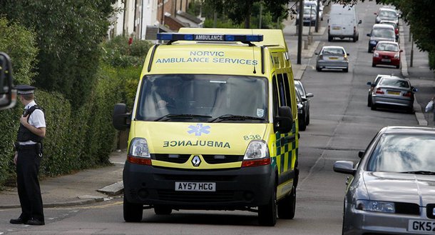 Ao menos 48 pessoas foram transportadas aos hospitais na sequência dos dois ataques que ocorreram na capital britânica na noite de sábado para domingo (4), comunicou a assessoria de imprensa do serviço de ambulâncias de Londres