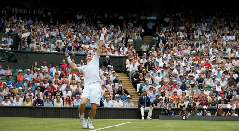 O atual campeão de Wimbledon, o britânico Andy Murray, abriu sua participação na edição deste ano do torneio londrino com uma vitória sólida por 6-1, 6-4 e 6-2 sobre Alexander Bublik, em um dia com vitórias também do espanhol Rafael Nadal, do francês Jo-Wilfried Tsonga e do japonês Kei Nishikori