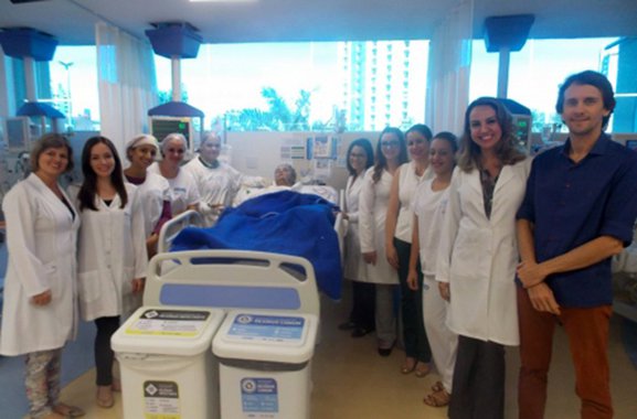 A Unidade de Terapia Intensiva (UTI) 2 do Hospital de Urgências de Goiânia (Hugo) foi selecionada para integrar o Projeto Visitas Estendidas, que nasceu no Hospital Moinhos de Vento, em Porto Alegre (RS); segundo o governo de Goiás, trata-se da única unidade de trauma do Brasil a participar deste grupo; o estudo está sendo realizado em outras 42 instituições de saúde do País, em parceria com o Ministério da Saúde, por meio do Programa de Apoio ao Desenvolvimento (PROADI-SUS)