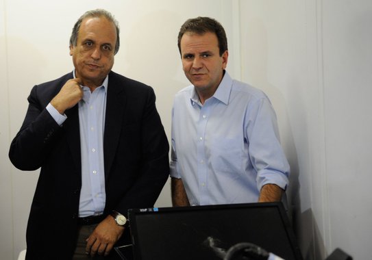 O MPF-RJ pediu à Justiça multa diária de R$ 10 mil ao ministro dos Esportes Leonardo Picciani, ao governador Luiz Fernando Pezão e ao ex-prefeito do Rio Eduardo Paes (PMDB), a contar do início da Olimpíada 2016, pela suposta ausência da conclusão do ‘plano de legado Olímpico’ antes dos jogos; o documento deveria ser entregue ao TCU indicando a destinação dos equipamentos públicos construídos para o evento; a multa é retroativa ao primeiro dia da Rio 2016