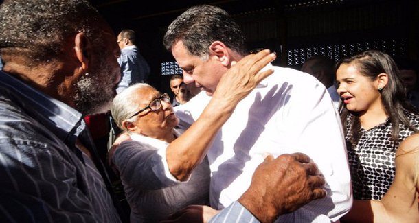 Depois do afastamento do senador Aécio Neves (MG) do cargo, diante de denúncias de corrupção na Lava Jato, o partido deve antecipar eleições para tirar o mineiro em definitivo do comando do PSDB; o indicado deve ser o governador de Goiás, Marconi Perillo, que nos últimos dias se tem se reunidos com parlamentares tucanos em Brasília