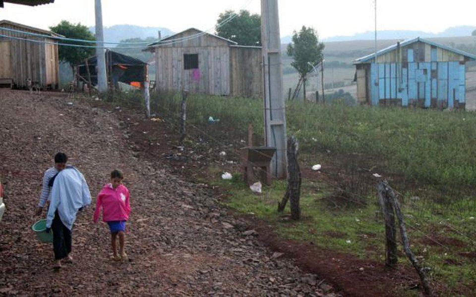Um pedido de 19 indígenas da etnia kaingang, no Rio Grande do Sul, ingressado no STJ, pode se tornar um marco histórico; depois de terem o pedido de tradução do processo judicial, no qual respondem como réus, negado tanto pela Justiça Federal, quanto pelo TRF-4, o grupo ingressou com recurso no STJ, em um habeas corpus assinado pela defesa, através do Conselho Indigenista Missionário (Cimi); o documento pede, além da tradução da peça de denúncia, intérpretes para as testemunhas kaingang e laudo antropológico que ateste o grau de entendimento de português por parte dos indígenas
