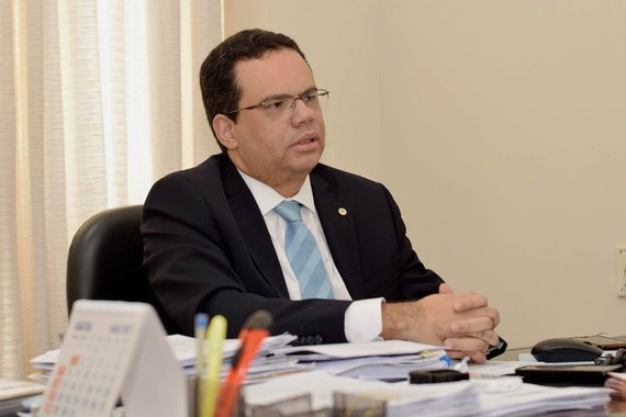 Lançado há um mês, o Programa gerou até o momento R$ 1,8 milhão referentes a 96 operações de crédito para empresários de todas as regiões do estado, de acordo com informações divulgadas pelo governo; o Programa garante a devolução integral dos juros sobre financiamentos feitos por empresários até o limite de R$ 20 mil; a operação é feita pelo Banco do Brasil, parceiro do programa; o Secretário de Estado de Governo, Antônio Nunes; “Com o programa, a oferta de bens e serviços pela empresa fica menos onerosa e os preços desses bens e serviços poderão baixar. Vamos aquecer a demanda por serviços”.