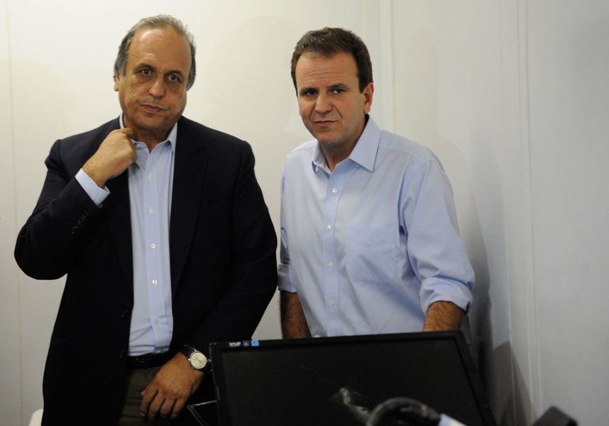 O MPF-RJ pediu à Justiça multa diária de R$ 10 mil ao ministro dos Esportes Leonardo Picciani, ao governador Luiz Fernando Pezão e ao ex-prefeito do Rio Eduardo Paes (PMDB), a contar do início da Olimpíada 2016, pela suposta ausência da conclusão do ‘plano de legado Olímpico’ antes dos jogos; o documento deveria ser entregue ao TCU indicando a destinação dos equipamentos públicos construídos para o evento; a multa é retroativa ao primeiro dia da Rio 2016