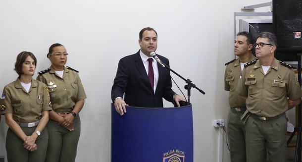 O governador Paulo Câmara (PSB) decretou, por causa das fortes chuvas, estado de calamidade nos municípios de Rio Formoso, Ribeirão, Água Preta, Palmares, Catende, Maraial, Belém de Maraial, barreiros, Amaraji, Barra de Guabiraba, São Benedito do Sul, Cortês e Jaqueira; 200 bombeiros e agentes da Defesa Civil foram deslocados para as regiões afetadas; Pernambuco já registra 5 mil desabrigados