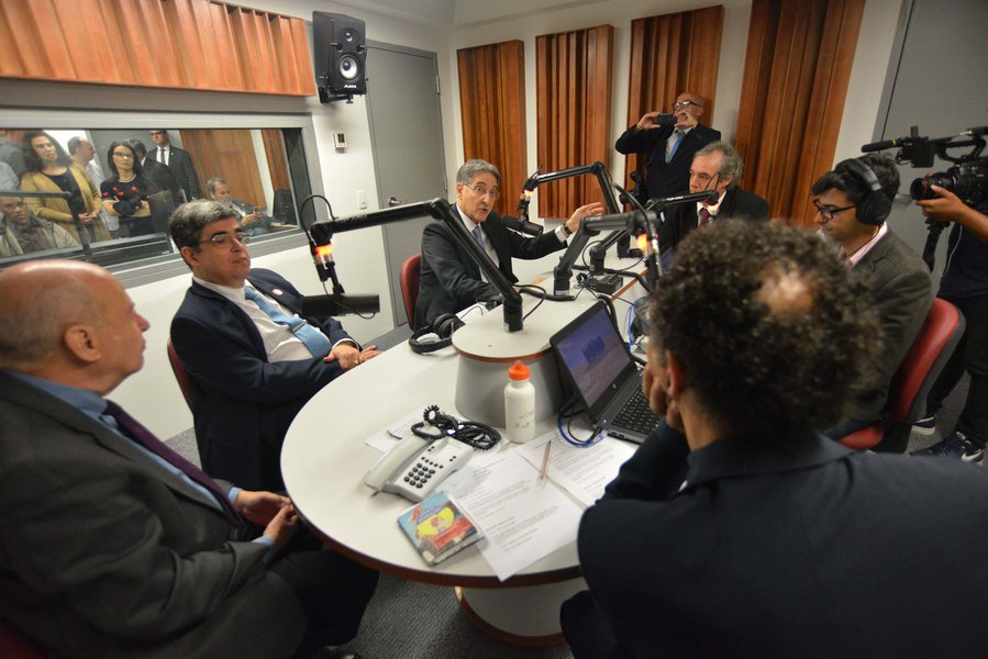 O governo de Minas Gerais inaugurou as novas instalações da Rádio Inconfidência, que passa a fazer parte do Centro de Cultura Presidente Itamar Franco, no Barro Preto, em Belo Horizonte, construído em parceria com a Codemig; a Rádio Inconfidência é uma empresa pública estadual que, segundo o executivo, oferece música de qualidade, além de literatura, jornalismo, esporte, cinema, cultura e cidadania aos seus ouvintes