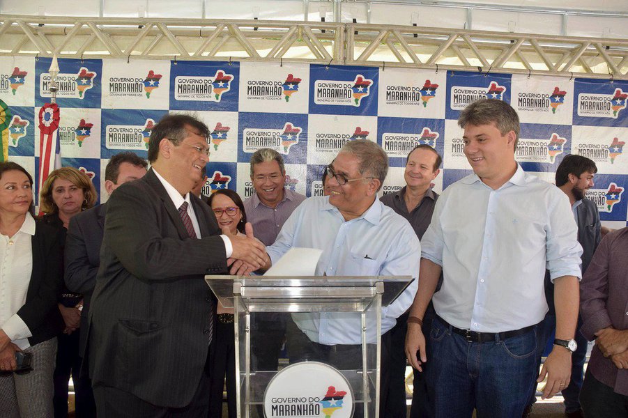 O governador do Maranhão, Flávio Dino, assinou ordem de serviço para a implantação do Banco de Alimentos em São Luís, na Central de Abastecimento do Maranhão (Ceasa), para arrecadar e distribuir gratuitamente alimentos para entidades socioassistenciais e pessoas em situação de vulnerabilidade social e insegurança alimentar, de forma a combater a fome e o desperdício de alimentos; segundo o governo, o investimento será de aproximadamente R$ 1 milhão