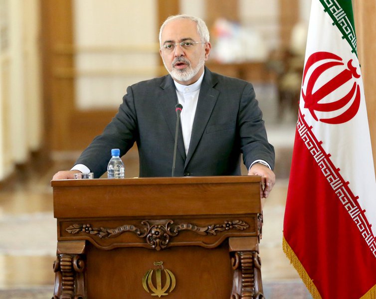 Washington não cumpriu sua parte do acordo sobre o programa nuclear iraniano, disse o ministro das Relações Exteriores do Irã, Mohammad Javad Zarif (foto); "Os EUA não conseguiram cumprir a sua parte do acordo. Por exemplo, a Casa Branca fez um anúncio há dois dias de que o presidente Trump está aproveitando a viagem para Hamburgo, na cúpula do G20, para convencer os países a não fazer negócios com o Irã. Isso não só fere o espírito, como o texto do acordo nuclear", disse Zarif
