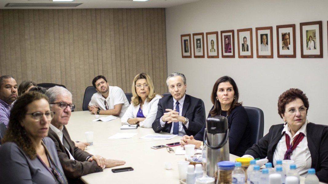 A Comissão Exterior da Câmara dos Deputados, voltada para fiscalizar os hospitais federais, esteve nas unidades Lagoa e Laranjeiras (Instituto Nacional de Cardiologia); foi constatado grande falta de profissionais médicos e de enfermagem, e congelamento do orçamento, o que inviabiliza o aumento nos atendimentos do estado; no Lagoa, a direção da unidade informou que muitos pacientes do hospital são atendidos via mandado judicial da defensoria pública, sem passar pela regulação do sistema SISREG, e que a falta de recursos é o maior problema para receber essa demanda de forma “natural”