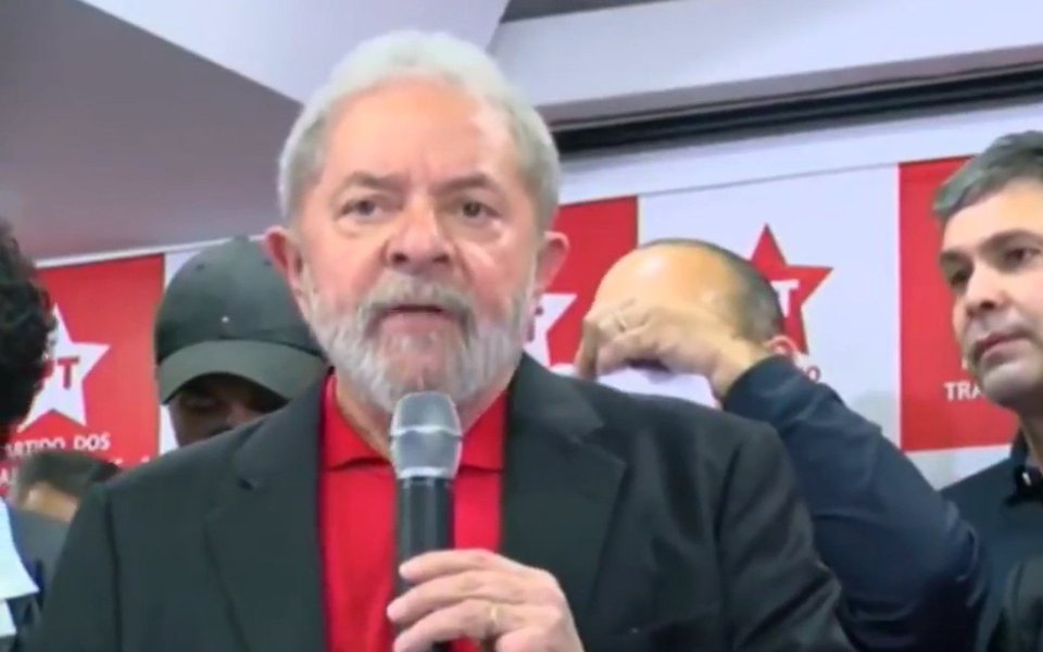 Nesta senda ser réu nos termos da nossa legislação não configura fato impeditivo para a candidatura. O impedimento exsurge com o fato jurídico condenação colegiada, em 2º grau de jurisdição