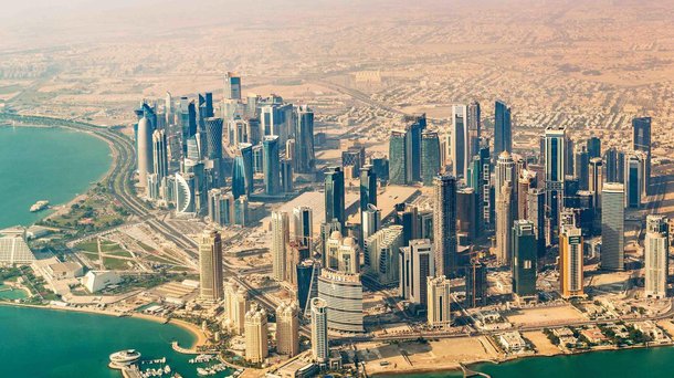 Após os países do Golfo Pérsico romperem relações com o Qatar, acusando o país de fomentar o terrorismo, outra demanda de Arábia Saudita, Iêmen, Mauritânia, Emirados Árabes Unidos, Bahrein e Egito pode abalar as relações diplomáticas na região; esses países querem que a FIFA transfira a Copa de 2022 do Qatar