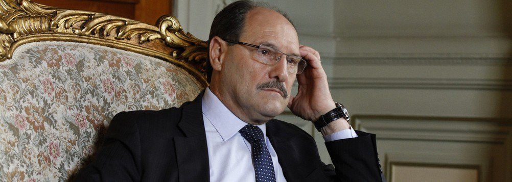 O governo estadual protocolou oficialmente um Projeto de Lei (PL) e um Projeto de Decreto Legislativo (PDL), vinculado ao PL, que prevê a realização de plebiscito para decidir a respeito da privatização de três estatais: a Companhia Estadual de Energia Elétrica (CEEE), a Companhia Riograndense de Mineração (CRM) e a Companhia de Gás do Estado do Rio Grande do Sul (Sulgás); para que o plebiscito ocorra ainda neste ano, entretanto, é preciso que o parlamento vote a proposição até a próxima quarta-feira (14), a quinta-feira (15), que seria prazo final, é feriado; a intenção do governo é votá-las na terça (13)