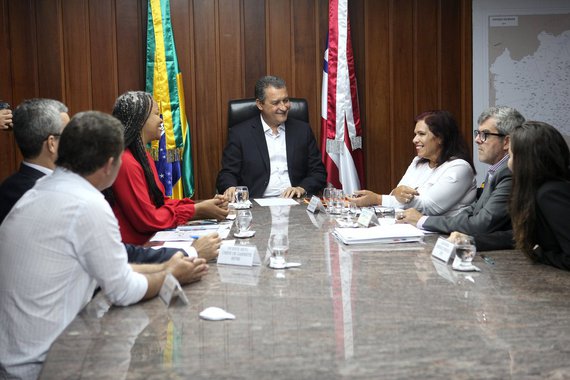A paratleta baiana de natação Mônica Veloso tem feito história nas mais disputadas piscinas do Brasil e do mundo; recebida pelo governador Rui Costa, ela teve reforçada a garantia do apoio do Estado, por meio da Secretaria do Trabalho, Emprego, Renda e Esporte (Setre); "Sua história é uma lição de vida para muitas pessoas. Você representou de maneira fantástica a Bahia. Parabéns pela conquista. Vamos continuar te apoiando no esporte", afirmou Rui à paratleta