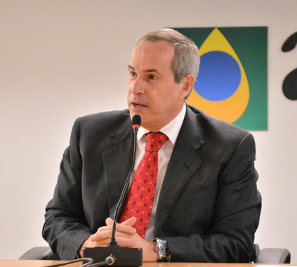 O desenvolvimento econômico do Maranhão dá mais um grande passo com a inclusão da bacia do Parnaíba na nova rodada de leilões de exploração de gás natural feita pela Agência Nacional do Petróleo; a bacia tem 12 blocos incluídos na licitação, que será feita em setembro. Destes, seis estão localizados total ou parcialmente no estado do Maranhão; “Os blocos localizados no Maranhão devem ser os mais disputados entre as áreas terrestres oferecidas na 14º Rodada de Licitações”, afirma o diretor-geral da ANP, Décio Oddone