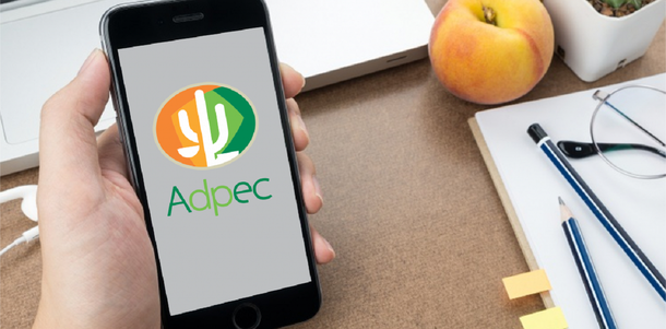A Associação dos Defensores Públicos do Estado do Ceará (ADPEC) lançou um aplicativo para celular com o objetivo de facilitar a comunicação com o público e com os associados. Na área do aplicativo aberta à comunidade, é possível encontrar informações sobre as áreas de atuação dos defensores públicos e os plantões dos profissionais nos finais de semana. Através do app, o público pode acessar o Alô Defensoria e a seção "Encontre um Defensor", com dados de geolocalização