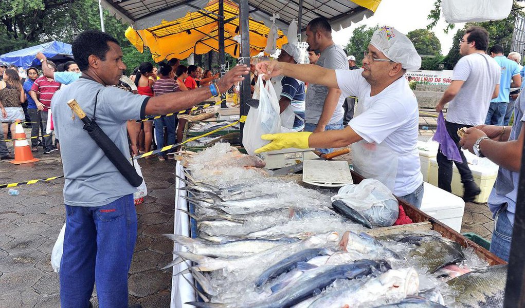 Destacam-se o projeto Peixe na Mesa (Sasc) para aquisição de peixes e distribuição para famílias de 20 municípios piauienses, o Laboratório Móvel de Análise de Fertilidade de Solos (SDR), a implantação do Núcleo Produtivo Jacinta Andrade(ADH) e o projeto Mãe Educadora, da Seduc