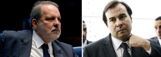 "Infeliz", "arrogante", "precipitada", reagiu o senador Armando Monteiro (PTB-PE) à declaração do presidente da Câmara dos Deputados, Rodrigo Maia (DEM-RJ), de que irá barrar a medida provisória que alterará o projeto da reforma trabalhista aprovado nesta terça-feira (11) à noite pelo Senado; "Foi uma manifestação infeliz de quem parece agir já como presidente da República, a quem cabe única e exclusivamente a prerrogativa de editar medidas provisórias. Revela a imaturidade do presidente da Câmara dos Deputados. Repudio, por isso, a forma precipitada e arrogante com que se manifestou o deputado Rodrigo Maia", reagiu Armando