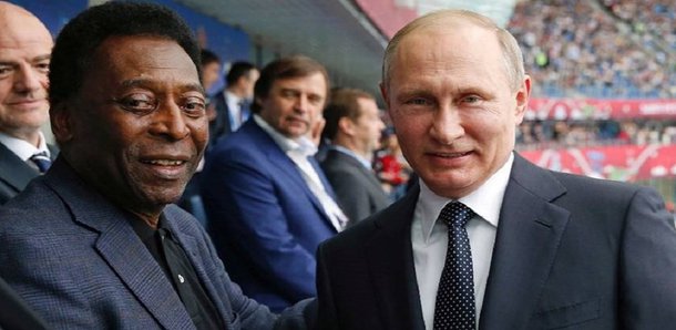 Pressionada como dona da casa e pela má fase da seleção, a Rússia encontrou alívio neste sábado após vencer a Nova Zelândia, por 2 x 0, na abertura da Copa das Confederações; também foi momento de comemoração para o Comitê Organizador da Copa do Mundo de 2018, que viu um de seus estádios mais problemáticos passar no teste de um grande evento; vitória foi obtida diante de 50.251 espectadores e de convidados ilustres, como o presidente do país, Vladimir Putin, da Fifa, Gianni Infantino, e Pelé