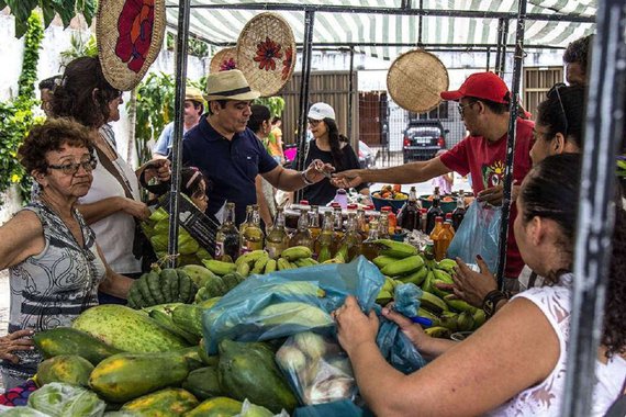 A Feira Cultural da Reforma Agrária do MST será realizada, no próximo dia 10 de junho, das 9h às 15h, no Centro de Formação Frei Humberto, na Rua Paulo Firmeza, 445, no bairro de São João do Tauape, em Fortaleza. O evento é aberto ao público em geral. Entre os produtos que serão comercializado estão feijão, batata, galinha caipira, cheiro verde, queijo, banana, mamão, abóbora, tomate, mel de abelha, castanha, doce de leite, rapadura e coalhada