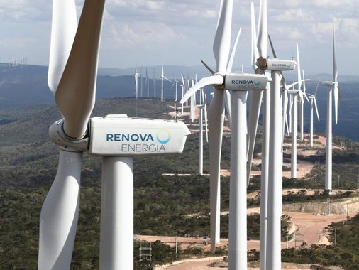 Grupos chineses têm interesse na aquisição da empresa de energia limpa Renova Energia e nos ativos de geração de sua controladora, a Light, além da disposição de injetar recursos nas empresas para continuar projetos em desenvolvimento e pagar dívidas; em uma carta de intenções enviada à alta cúpula das companhias, o grupo chinês CIRI Information Technology Co. disse que representa conglomerados orientais como a PowerChina e que estes possuem interesse em comprar ativos de geração de energia renovável no Brasil, o que incluiria a totalidade da área de geração da Light e a Renova