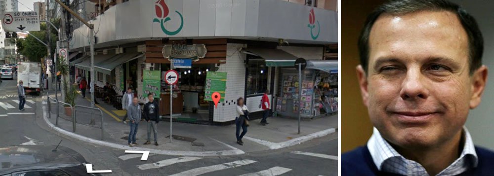 Um grupo de ativistas está organizando distribuição de comida em frente a uma padaria de São Paulo que decidiu não vender mais lanche a quem quiser comprá-lo para dar a um morador de rua; funcionários da área de limpeza urbana da gestão do prefeito João Doria (PSDB) têm jogado jatos de água em moradores de rua para acordá-los; a padaria colocou um cartaz para informar que “não faz nenhum tipo de refeição para ser entregue a morador de rua”; na próxima semana haverá um protesto em frente à padaria Flor do Paraíso