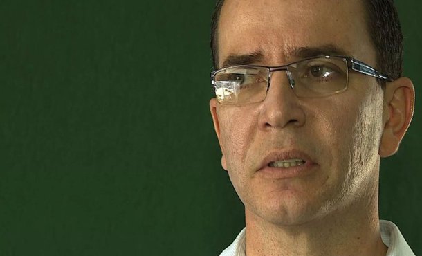 O ex-secretário da Saúde de Aracaju André Sotero lista problemas que enfrentou à frente da pasta ao longo dos cinco meses, ao justificar o seu pedido de demissão; segundo o ex-titular da pasta, mudaram a maneira de remunerar as horas extras sem ser avisado e sem comunicar aos funcionários; “Achei isto desrespeitoso. Desde então os funcionários estão sobrecarregados . É a maior dificuldade para conseguir quem faça hora extra. Está um caos”, afirmou Sotero