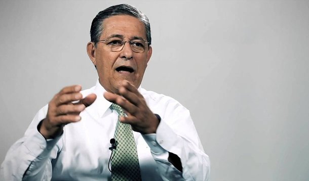 O governo Renan Filho (PMDB) passa a contar, a partir de agora, com mais um partido na base aliada, o PPS; com a chegada da nova sigla, ao menos uma mudança já está garantida e ela se dará na Secretaria de Estado da Ciência, Tecnologia e Inovação (Secti), que passará a ser comandada por Regis Cavalcante; entendimento com o PPS é uma movimentação política que vai garantir mais força na eleição de 2018, quando Renan Filho vai tentar a reeleição