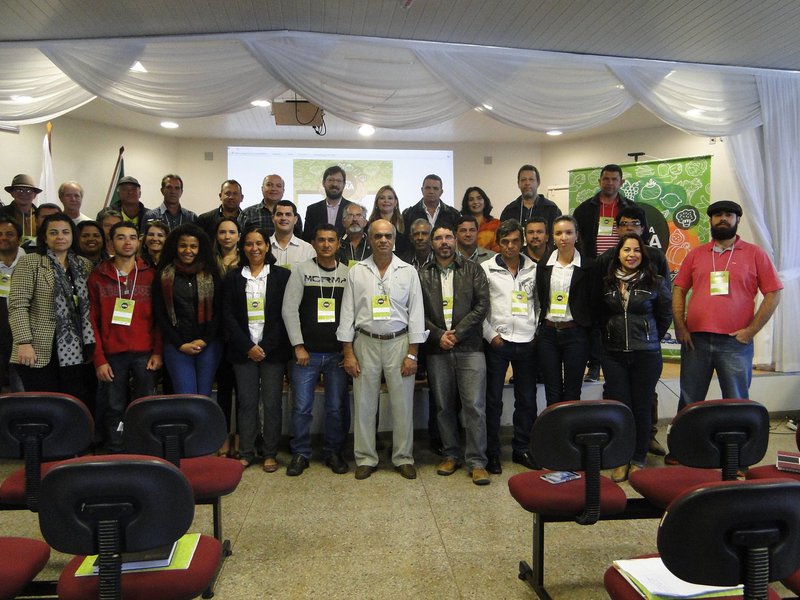 O governo de Minas Gerais, e a Secretaria Especial de Agricultura Familiar e Desenvolvimento Agrário do Governo Federal realizaram, em Diamantina, no Território Alto Jequitinhonha, a primeira capacitação do Garantia Safra 2017-2018, com o objetivo de orientar coordenadores e técnicos locais da Emater-MG, representantes de prefeituras e dos Conselhos Municipais de Desenvolvimento Rural Sustentável (CMDRS), sobre o funcionamento do programa na safra 2017/2018; o programa federal é um seguro pago a agricultores familiares com perdas de mais de 50% da safra por causa da seca