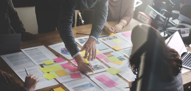 "Tive uma conversa muito interessante recentemente com um empreendedor que trabalha em uma grande empresa de tecnologia americana, no Rio de Janeiro. Ele acaba de vender o MVP da startup dele (que ele começou no começo do ano) por R$ 120 mil, para uma outra startup do ramo", relata Felipe Moreno, editor-chefe do StartSe e fundador da startup Middi; "Embora eu não possa revelar o nome ou da startup sem que ele tenha alguns problemas pessoais por conta disso, posso contar um pouco sobre a “técnica” que permitiu com que ele montasse a startup dele e vendesse em tempo recorde. Enquanto manteve o emprego na empresa"; confira