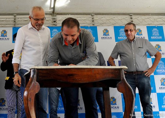 Para o prefeito, a revitalização da praça cria um novo conceito de trabalho da administração da capital. “Queremos estimular a sociedade para que dê a sua contribuição na reconstrução da cidade. Estamos buscando este tipo de parceria não só recuperação dos espaços públicos, mas também em sua manutenção. Esta parceria inicia um programa para que a iniciativa privada adote e mantenha os espaços de lazer no município”, disse. “É a cidade inteligente, eficiente e criativa que queremos tornar real em Aracaju"
