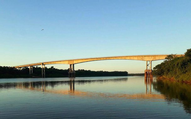 O Governo de Goiás entrega no próximo sábado (29), na divisa entre os Estados de Goiás e Mato Grosso, a Ponte do Cocalinho, uma das principais obras de infraestrutura econômica da atual gestão. Resultado de Parceria Público-Privada, a ponte fica entre os municípios de Aruanã (GO) e Cocalinho (MT); a Ponte do Cocalinho recebeu investimento total de R$ 32,2 milhões e integra as obras de interligação entre Aruanã e Cocalinho, que incluem ainda a pavimentação da rodovia