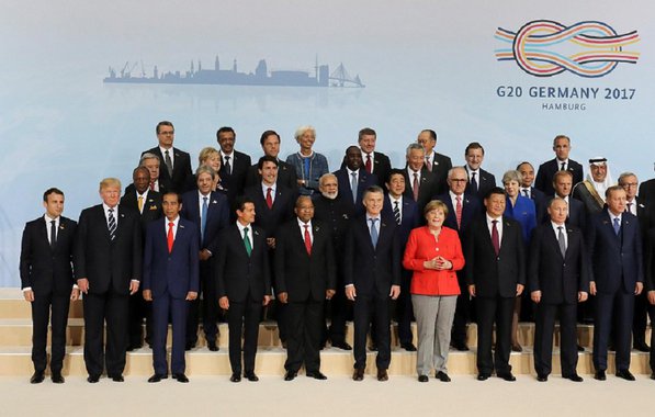 Pesquisador alemão Max Roser reuniu no site Our World in Data gráficos interativos, resultados positivos de projetos sociais de organizações humanitárias, das Nações Unidas e de governos na luta global contra a pobreza e a fome; inspiração para o projeto surgiu depois que Roser passou alguns meses no Instituto de Estudos de Trabalho e Sociedade, no Rio de Janeiro, em 2011;. os programas sociais do governo brasileiro da época, que retiraram da pobreza mais de 20 milhões de cidadãos, o fizeram decidir-se a reunir as tendências positivas num livro