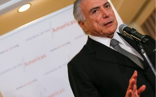 Análise publicada nesta segunda-feira pela organização Contas Abertas mostra que o número de cargos, funções de confiança e gratificações praticamente não mudou desde que Temer assumiu o país, há pouco mais de um ano. Aproximadamente 100 mil posições – um pouco acima da capacidade do Maracanã (78 mil) – são ocupadas por não concursados