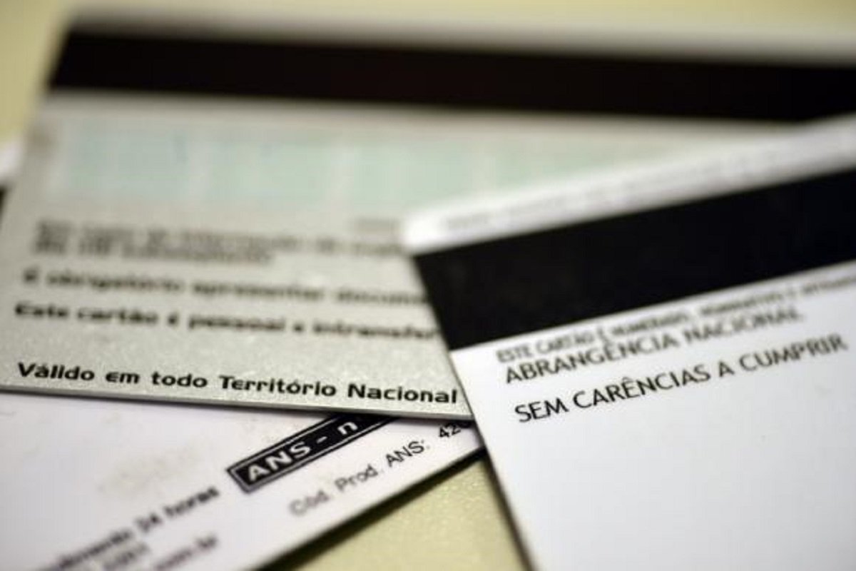 A Agência Nacional de Saúde Suplementar (ANS) determinou a suspensão da venda de 38 planos de saúde de 14 operadoras, em função de reclamações relativas à cobertura assistencial, como negativas e demora no atendimento, recebidas no primeiro trimestre de 2017; em nota, a agência informa que a medida entra em vigor no dia 9 de junho e faz parte de seu monitoramento periódico
