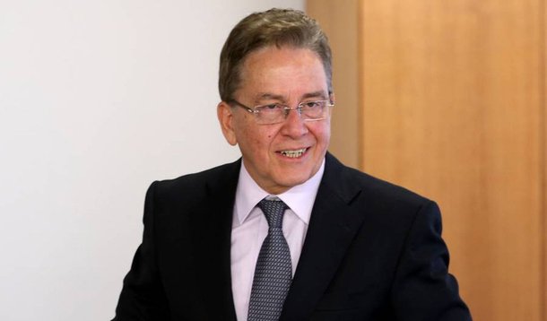 Paulo Rabello de Castro defendeu nesta quinta-feira, 1º, a pressão pela saída de executivos que tenham se envolvido em irregularidades em empresas investidas pelo banco; sem citar nominalmente a JBS, cuja holding J&amp;F firmou acordo de leniência com o Ministério Público Federal (MPF) após admitir ter pago propina a políticos, Castro disse que "temos que afastar controladores de grandes empresas que fizeram lambanças"