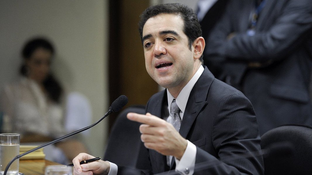 Relator do processo de análise das contas do governo federal em 2016, o ministro do Tribunal de Contas da União (TCU) Bruno Dantas recomendou nesta quarta-feira 28 a aprovação prévia, com ressalvas, das prestações apresentadas pelas gestões de Dilma Rousseff e Michel Temer