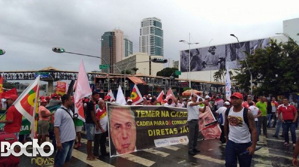 Os grupos favoráveis ao 'Fora, Temer' organizam para o próximo domingo, no desfile do 2 de Julho (data que marca a expulsão dos portugueses pelo estado, em 1823), a saída em um bloco unificado para protestar contra o "golpe" e as reformas propostas pelo governo; de acordo com Walter Takemoto, representante da Frente Brasil Popular, o grupo será composto por centrais sindicais, partidos de oposição a Michel Temer e movimentos populares; "Os trabalhadores não aceitam nenhuma das reformas que o governo golpista do Temer encaminhou ao Congresso. Os trabalhadores e o povo exigem o direito de eleger um novo presidente, porque Temer não só está sendo acusado de corrupção e formação de quadrilha", diz Takemoto