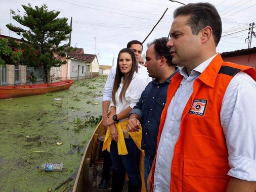 O governador de Alagoas, Renan Filho (PMDB), declarou que vai trabalhar para buscar, junto ao governo federal, os recursos necessários para as obras estruturantes que podem evitar que novas tragédias aconteçam, como obras de contenção das enchentes e das encostas; "A primeira permite que as barragens mantenham os rios perenes durante o verão e, no inverno, barrem a água para que elas não invadam as cidades. Esta é uma tragédia anunciada, pois, todos sabem que as enchentes acontecem de tempos em tempos em Alagoas", disse