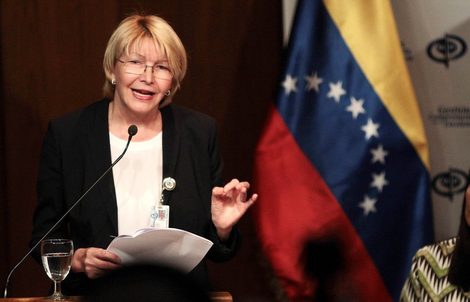Procuradora-geral da Venezuela, a chavista-histórica Luisa Ortega Díaz, hoje rompida com Maduro, afirma que a Odebrecht recebeu US$ 30 bilhões por obras inacabadas em seu país; para a procuradora-geral, há fortes indícios de "superfaturamento e desvio de recursos". "Se todos os contratos foram pagos, por que as obras não foram concluídas? A maioria está totalmente parada"