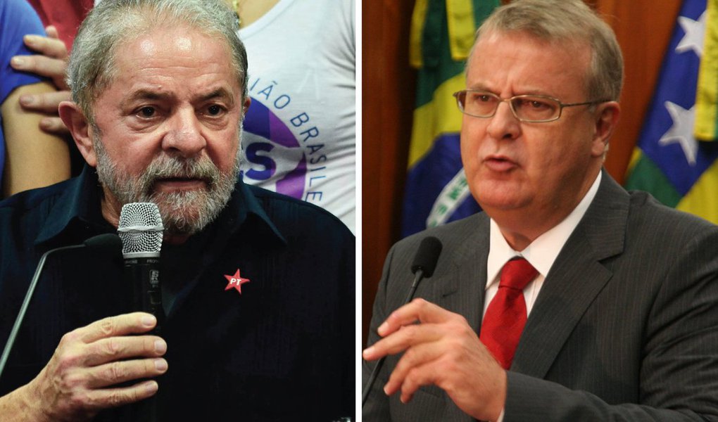 Ex-presidente Lula lamentou a morte do ex-prefeito de Goiânia, Paulo Garcia (PT), neste domingo, vítima de infarto; "A morte do companheiro e ex-prefeito de Goiânia Paulo Garcia é uma perda imensa para seus familiares, amigos, para o povo de Goiás e para o Partido dos Trabalhadores", disse Lula em sua página no Facebook; "Paulo conciliou a prática da medicina com a vida de homem público, dedicado à causa da democracia e da melhora da qualidade de vida dos cidadãos de Goiás, na construção de um Brasil melhor, mais justo e mais democrático. Meus sentimentos a sua esposa Tereza, familiares, amigos, companheiros e admiradores de Paulo Garcia", afirmou o ex-presidente