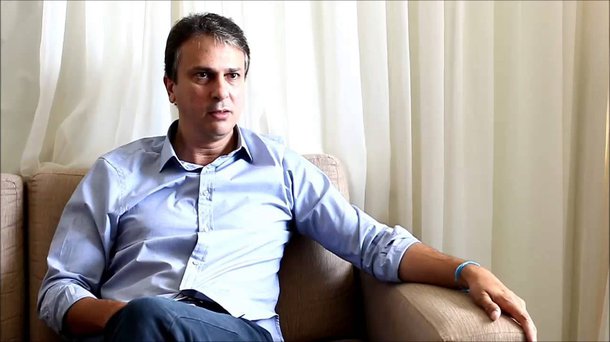 Em entrevista, na manhã de hoje, à Radio "O Povo/CBN", o governador Camilo Santana apontou a necessidade de uma reforma política e uma constituinte para o Brasil superar a crise. Na entrevista o governador evitou tratar da política local, dizendo que só trata desse tema em 2018