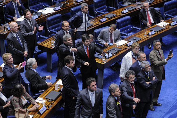 Nesse momento, quanto são votadas as ditas reformas trabalhistas, nada seria mais recomendável para a maioria de deputados e senadores brasileiros do que as Pílulas do Dr. Cypriano Santos, que combatem as perturbações do fígado e do baço e evitam as recaídas