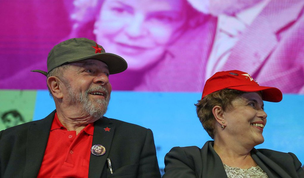 Presidente eleita Dilma Rousseff prestou depoimento nesta quinta-feira, 22, como testemunha na ação penal contra o ex-presidente Lula no âmbito da operação Zelotes; Dilma negou que Lula tenha cometido tráfico de influência, durante o governo dela, nos episódios da compra dos caças suecos Gripen e na aprovação de medida provisória para beneficiar o setor automobilístico; "O presidente Lula jamais interferiu em nenhuma atividade do meu governo. Ele tinha o maior respeito por mim. E, mesmo quando eu era da Casa Civil [ministra entre junho de 2005 e março de 2010], ele jamais se intrometeu em assuntos que eram da minha alçada", disse Dilma