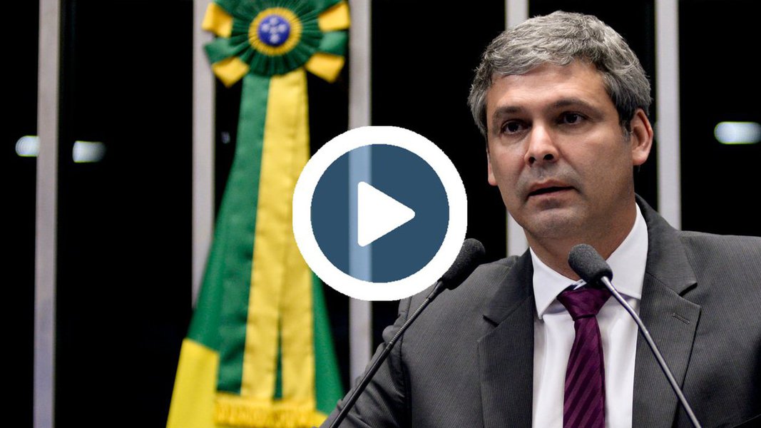 Senador Lindbergh Farias (PT-RJ) comemorou o sucesso do ato ocorrido no Rio, que pediu eleições diretas para presidente da República; de acordo com o senador, entre 100 mil e 150 mil pessoas participaram do evento, que contou com a presença de lideranças políticas e de artistas; "Eu pergunto: Por que têm medo de povo? Porque um presidente que saísse eleito de um processo democrático sairia com força para tirar o país da crise. Fosse de que partido fosse, um presidente que saísse com a legitimidade popular, com voto da maioria dos brasileiros, teria força"