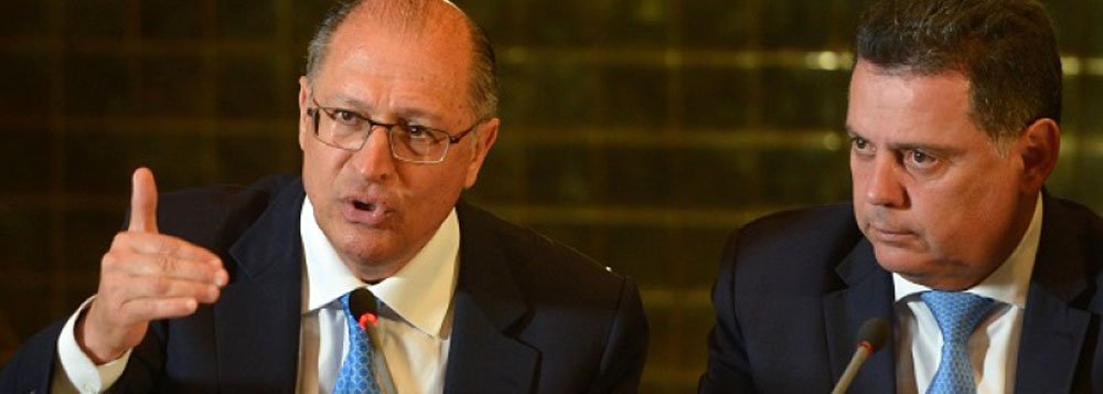 Reunião de segunda-feira entre os tucanos serviu para o governador Geraldo Alckmin costurar sua articulação para colocar Marconi Perillo na presidência nacional do partido; desde o ano passado, Alckmin vê o colega goiano como o nome ideal para suceder Aécio Neves no comando da legenda e ajudá-lo no processo de disputa pelo Planalto; nome de Marconi agrada ao ex-presidente Fernando Henrique Cardoso, que tem boa relação com o governador goiano