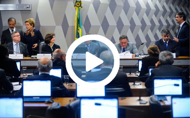 Começou, na Comissão de Constituição e Justiça e de Cidadania, a discussão do parecer do relator da denúncia contra Michel Temer, do deputado Sergio Zveiter (PMDB-RJ); no início da reunião, os deputados tiraram dúvidas sobre o procedimento, e o presidente da comissão, deputado Rodrigo Pacheco (PMDB-MG), alertou que não deveria haver obstrução