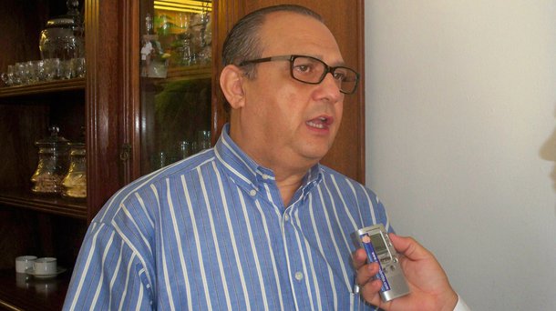 O ex-deputado federal Jorge Khoury (DEM) foi confirmado para assumir o comando do Sebrae na Bahia; ele teve aprovação de 30 dos 39 parlamentares que compõem a bancada baiana na Câmara dos Deputados; apenas os deputados do PT e do PCdoB não apoiaram seu nome para o cargo; o posto era disputado entre Khoury e o vereador (licenciado) de Salvador Paulo Câmara (PSDB), que acabou sendo designado para a Secretaria Nacional de Assuntos Federativos, autarquia do Ministério da Secretaria de Governo da Presidência da República, pasta que tem como ministro o também baiano Antônio Imbassahy (PSDB)