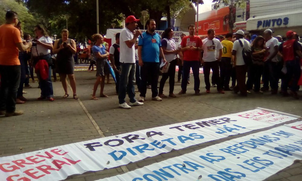 A greve geral dos trabalhadores mobiliza diversas categorias; a concentração do movimento teve início na praça Rio Branco e segue pelas ruas do Centro; os sindicalistas, ao longo da caminhada, avisavam: "Fechem as lojas, se não, fecharemos ao nosso jeito", o que provocou o fechamento de vários comércios; além dos comerciários, diversas categorias trabalhistas aderiram ao movimento como rodoviários (que disponibilizaram 30% da frota para atender à população), bancários, trabalhadores rurais, da educação, da saúde e contou também com a adesão de partidos como PT, PSTU, PCdoB, PSol