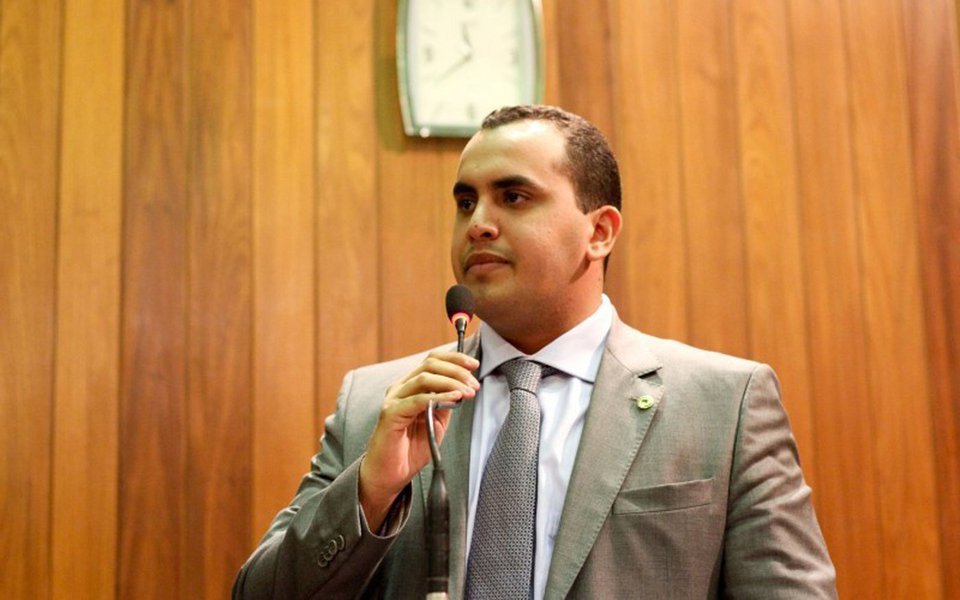 Deputado estadual Georgiano Neto (PSD) mostrou preocupação com algumas medidas do governo de Michel Temer; elencou a redução orçamentária da Polícia Rodoviária Federal e a decisão do Ministério das Minas e Energias de privatizar as usinas hidrelétricas pertencentes à CHESF; "Estamos cobrando da bancada federal para realmente buscar retomar essa questão orçamentaria da PRF e que ela possa manter os bons serviços"; sobre a privatização da Companhia Hidrelétrica do São Francisco (CHESF), que administra, dentre outras usinas hidrelétricas, a Usina Hidrelétrica de Boa Esperança, localizada no município de Guadalupe; "Cobramos a não privatização da Chesf"